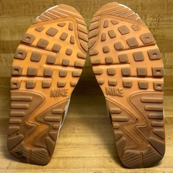 Woman’s Nike air max 90 - Picture 5 of 6